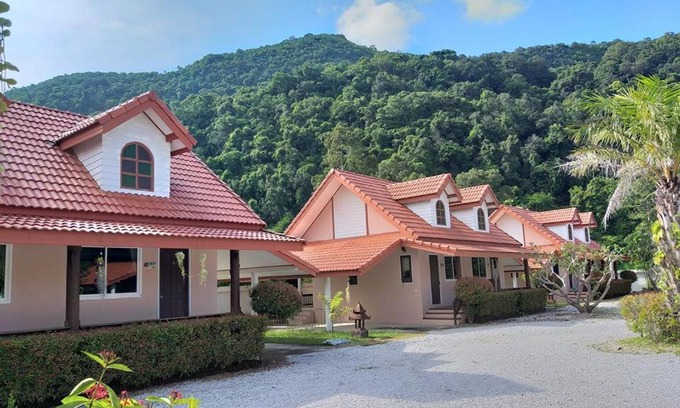 Thong Nian House | Family-Friendly Khaolom Resort @ Khanom Awaits You