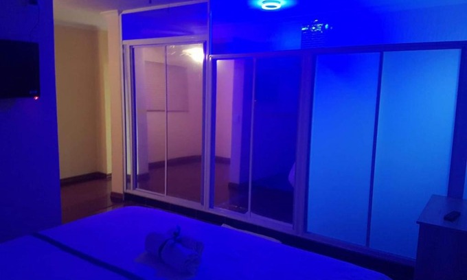 Trawal House | Cozy Khaya B&B: Ideal for Families Seeking Comfort