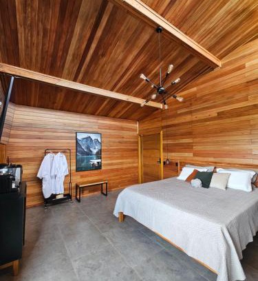 Jaboticatubas Ski Chalet | Romantic Getaway at Khaya Chalés with Hot Tub and 10/10 Rating