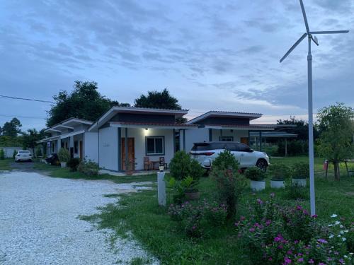 Nakhon Sawan House | Enjoy KHUN CHUAT'S HOUSE: Family and Pet-Friendly Retreat