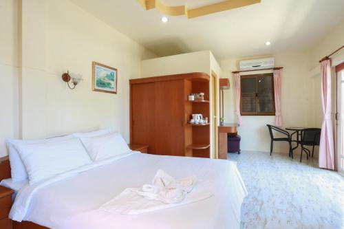 Koh Tao Hotel | Relaxing Oceanfront Stay at Khun Ying House - Guest Rated 8.1