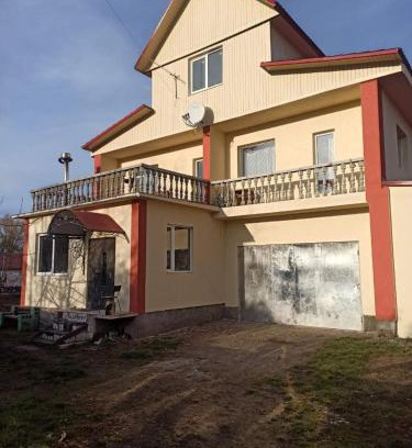 Vinnytsia Oblast House | Pet-Friendly Escape at Khutorok Svergio - Rated 10/10
