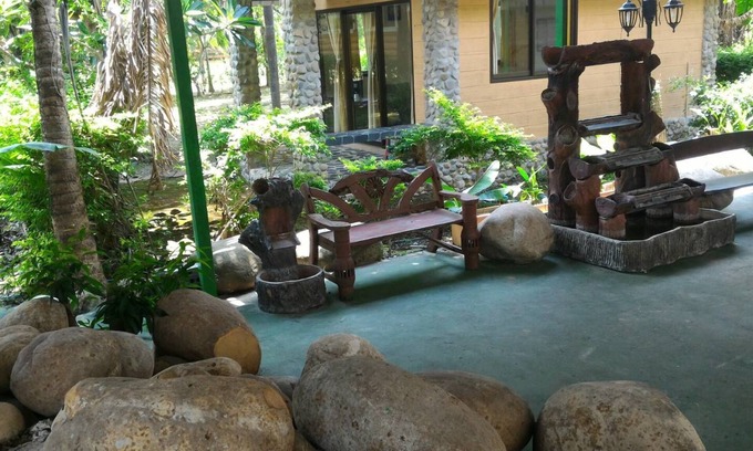Sarika Hotel | Discover Khwan Darunee: Family-Friendly Stay with Dining