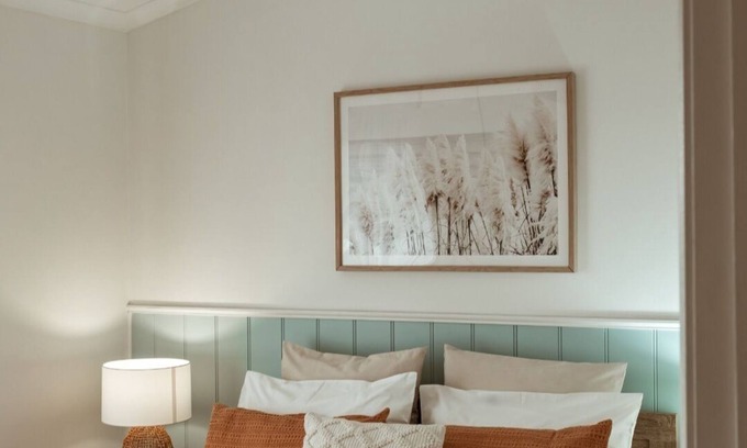 Kingscote House | Ki Time: Oceanfront Bliss with Free WiFi & Spa Access