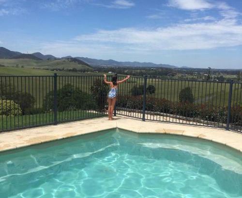 Kia Ora House | Premier Kia Ora Lookout Retreat with Pool & Family Amenities