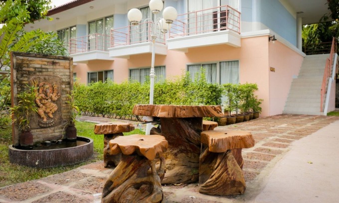 Ladprao Hotel | Convenient Kiatthada Resort with Breakfast & Family Amenities