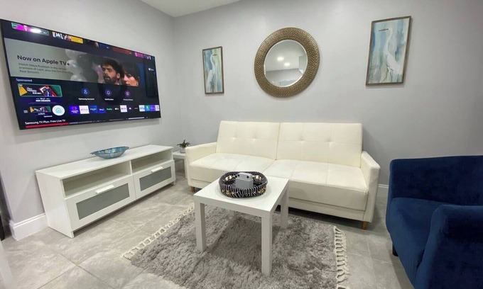 Hollywood Apartment | Relax in a Stylish Space with Family-Friendly Amenities