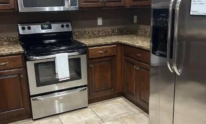 Elizabethtown Apartment | Relax in a Stylish Space: Family-Friendly Hotel Retreat