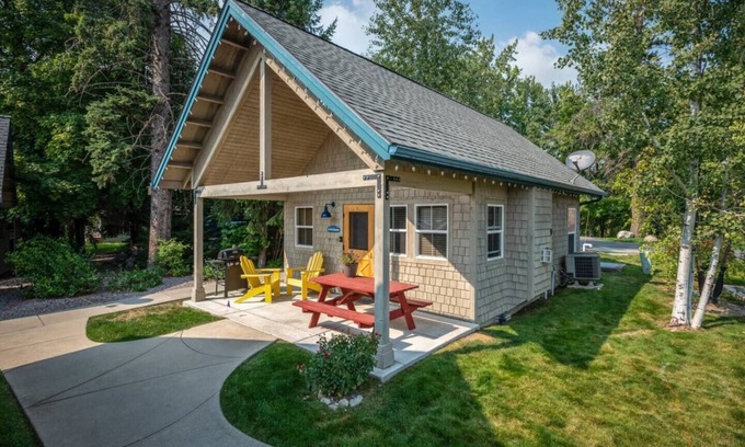 Dover House | Perfect Getaway at Five O'Clock Somewhere Beach Bungalow