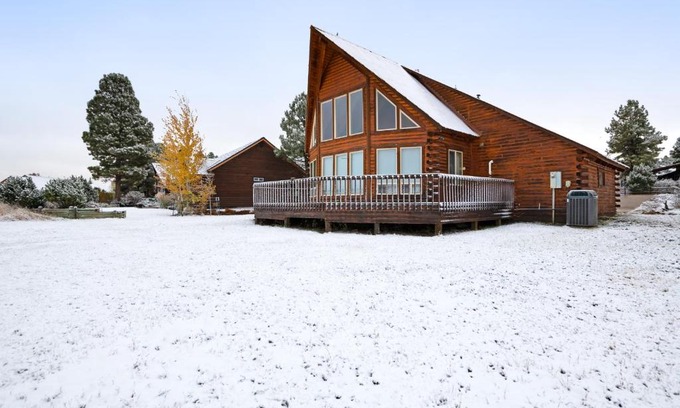 Pagosa Springs House | Relax at Kick Back Cabin - Family Friendly Getaway