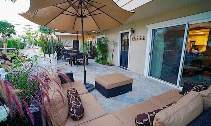 Corona del Mar Condo | Relaxing Retreat with Large Patio Steps from Beach & Village