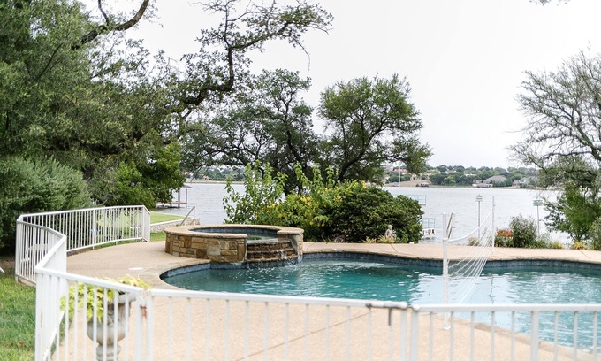 Granbury House | Unforgettable Lakefront Retreat with Spa and Ocean Views