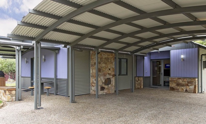 Lake Crackenback Apartment | Trendy Kickenback Studio with Pool in Crackenback's Heart