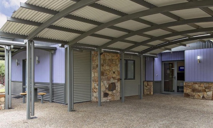 Lake Crackenback House | Discover Kickenback Studio: Contemporary Stay in Crackenback