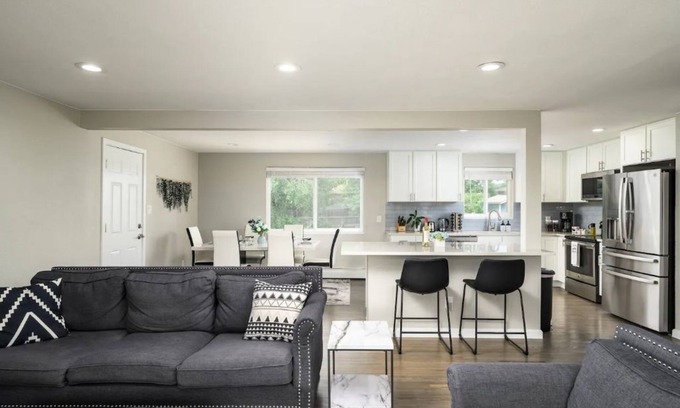 Lamar Heights Area House | Chic Retreat: 3bd Haven Near Downtown with Spa Access