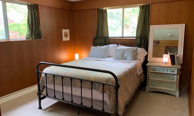 Dicken House | Family-Friendly Midcentury House Near Stadium Attractions