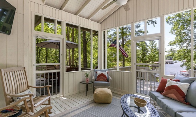 Dadeville Cottage | Lakefront Cottage Near Auburn with Pool & Spa Amenities!