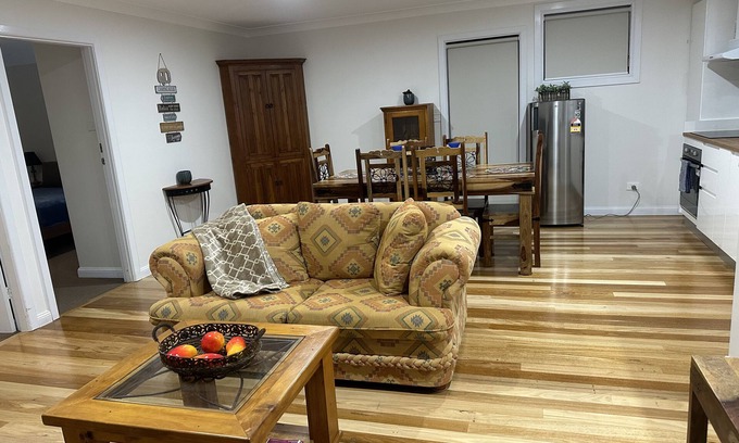 Parma House | Farm Stay Retreat: Park Your Boat, Just 10 Minutes to Town
