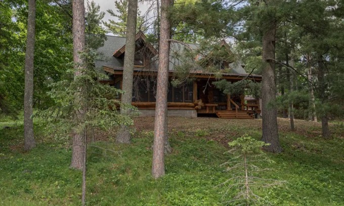 Longville House | Unforgettable Stay at Kijinob Longville with Spa & Hot Tub