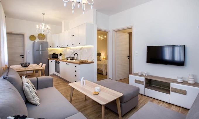Megalos Prinos House | Experience Kiki's Cozy Home with Ocean Views & Family Fun