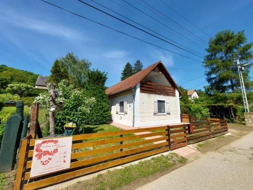 Szigliget House | Stunning Kilátás a tóra Apartman with Oceanfront Views