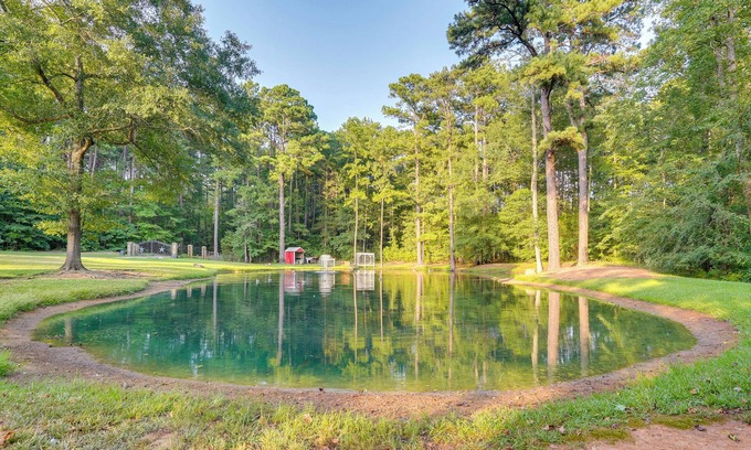 Kilgore Cottage | Cozy Kilgore Gem: Pet-Friendly Cabin by Duck Pond