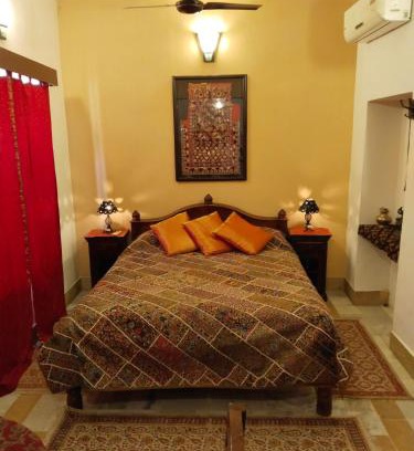 Amar Sagar Pol Cabin | Budget-Friendly Killa Bhawan Lodge - Guest Rated 9.6/10