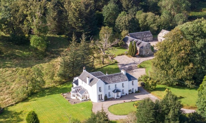 Inveraray Bed & Breakfast | Idyllic Killean Farmhouse: 4-Star Retreat with Breakfast