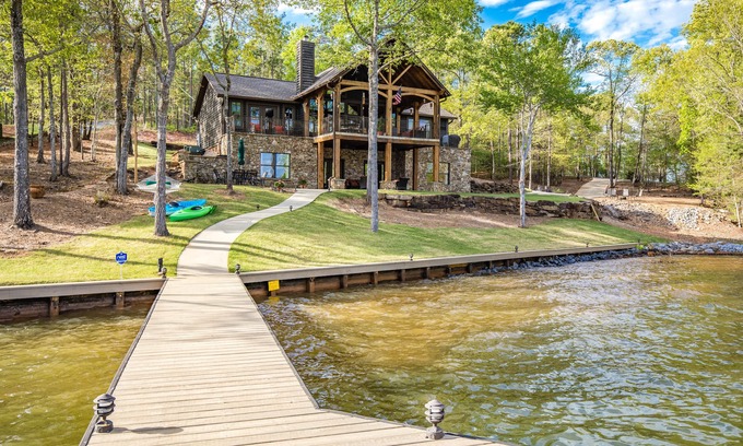 Dadeville House | Unforgettable Stay at Killen Time on Lake Martin