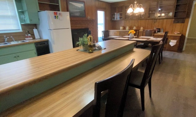 Seymour House | Prime Location Near Pigeon Forge with Pet-Friendly Amenities