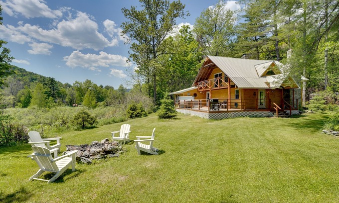 Stockbridge Cabin | Relaxing Killington Area Escape with Hot Tub & Deck