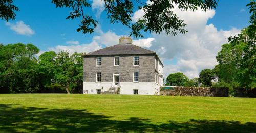 Shanagarry Bed & Breakfast | Discover Kilmahon House: Pet-Friendly Retreat with Top-Rated Service