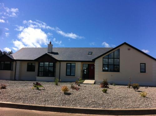 Duncormick House | Elegant Kilmore Quay Castleview: 4-Star Guest Favorite