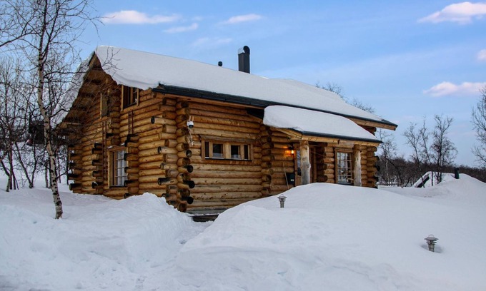 Kilpisjarvi House | Experience Kilpis-arkki: Lake Views & Spa Retreat