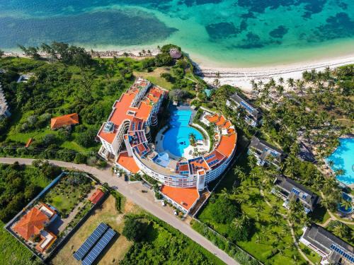 Shanzu Hotel | Relax at Kilua Beach Resort with Oceanfront Amenities