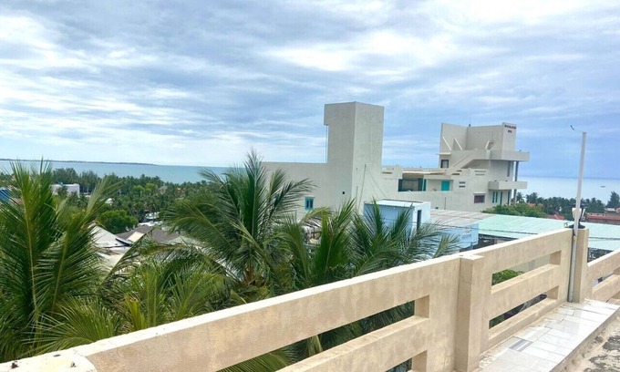 Central Mui Ne Beach House | Discover Kim Long Hotel: Pet-Friendly & Family Amenities