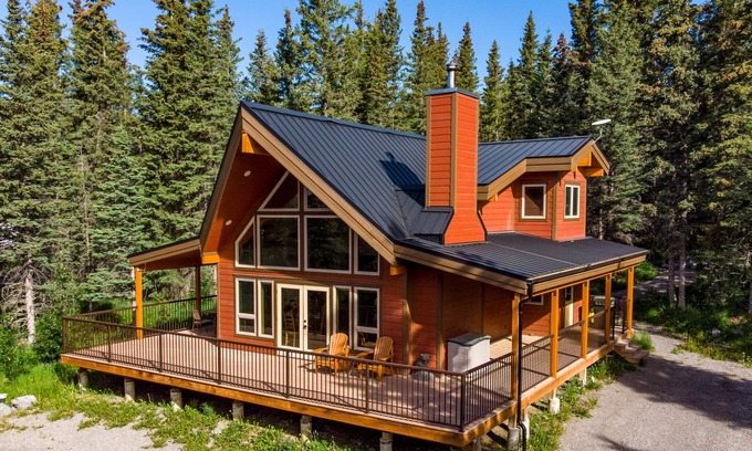 Nordegg Cabin | Pet-Friendly Kim's Cabin: Perfect Nordegg Getaway!
