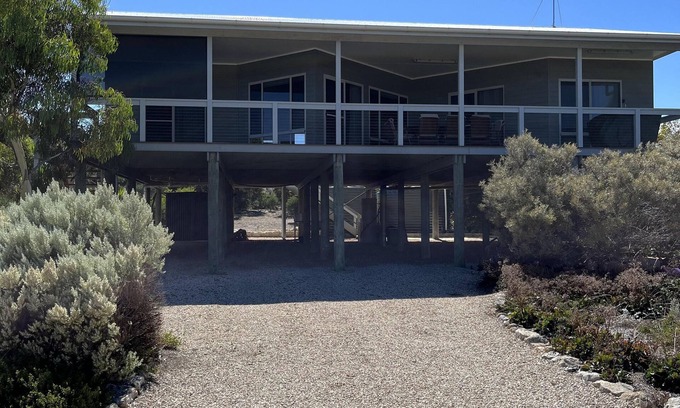 Warrenben House | Stylish 4 Bedroom Holiday Home with Family-Friendly Amenities
