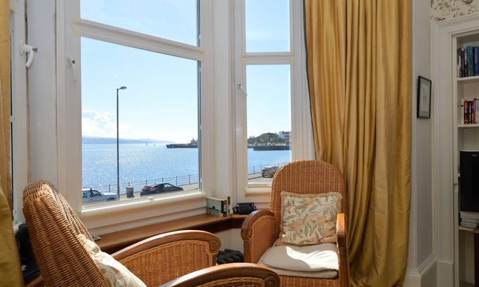 Kilmun Apartment | Kimberley Apartment: Pet-Friendly Retreat by the Shore