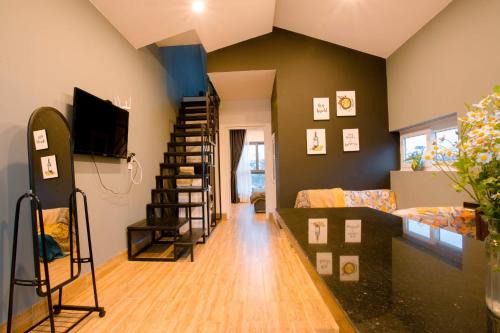 Da Lat Apartment | Pet-Friendly Kimi Uchi Home: Family Haven Awaits