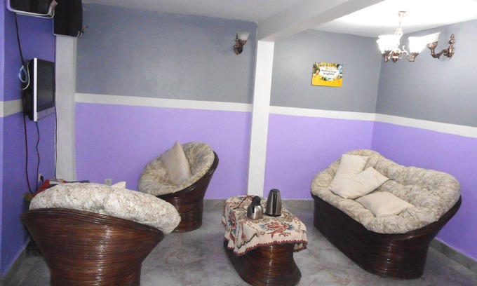 Akwa II Hotel | Discover Kimis Place: Family-Friendly with Dining Options
