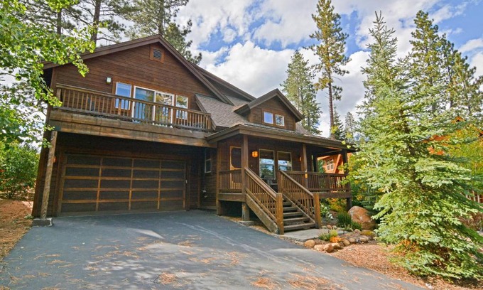 Truckee House | Dreamy Escapes at Kimque Dreams: Family-Friendly Retreat