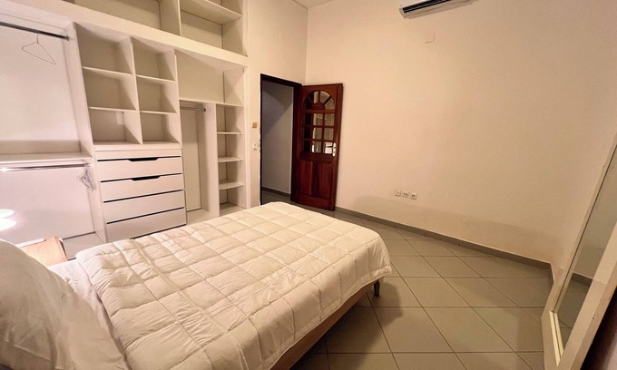 Luanda Apartment | Kinaxixi Palace in Largo rehabilitated. Spacious apartment with balcony.