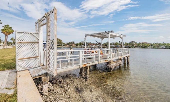 Bayou Shores House | KING 1bd/1ba in St. Petersburg w/DOCK & KAYAKS