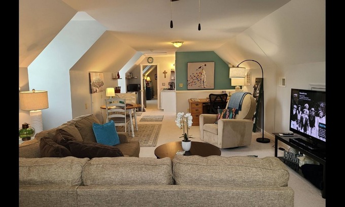 Edinburg Apartment | Pet-Friendly King Apartment Near I-81 with Free Breakfast