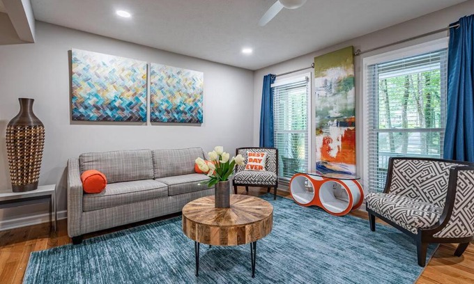 Alpharetta House | Pet-Friendly King Bd Nature Haven in Downtown Alpharetta