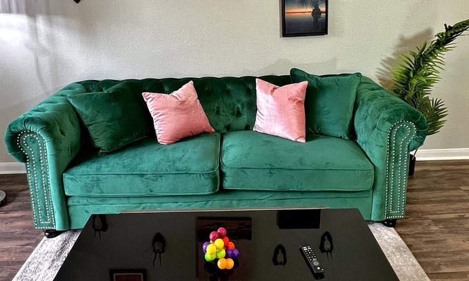 Cityplace Apartment | King Bed - 2 bed uptown West Village, Katy trail