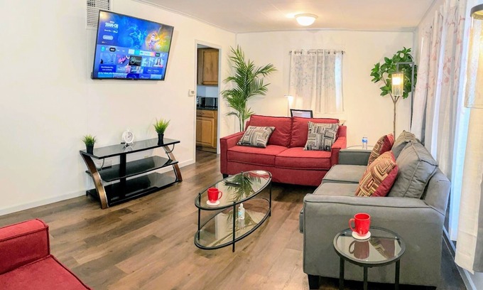 Waukegan House | Stylish Home with King Bed near Naval Base & 6Flags
