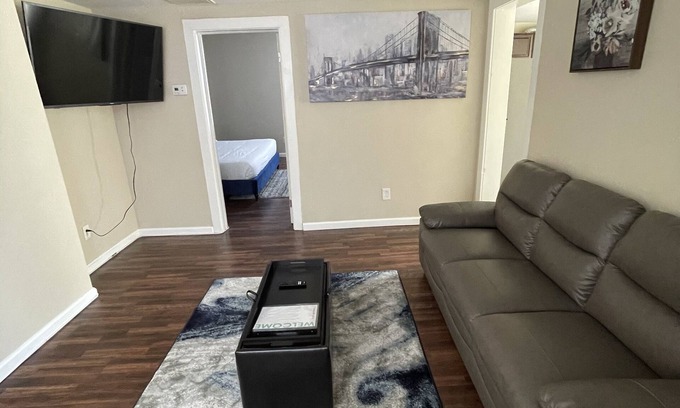 Sharon Hill Apartment | Comfortable King Bed Apartment in Suburbs for Extended Stays