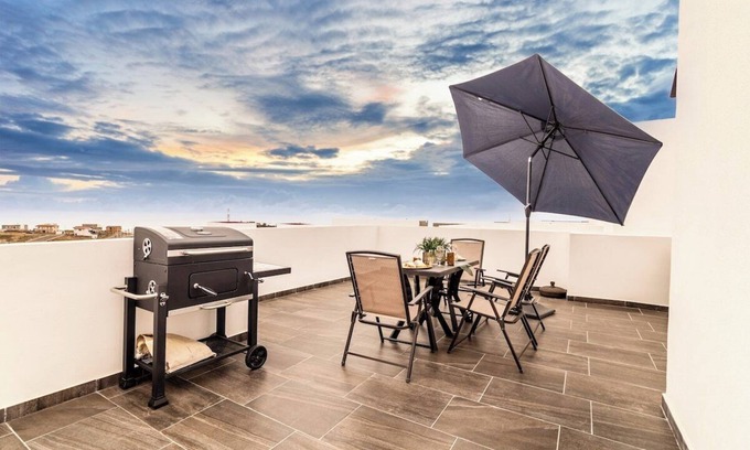 La Joya House | Pet-Friendly Retreat with King Bed and Scenic Sunsets